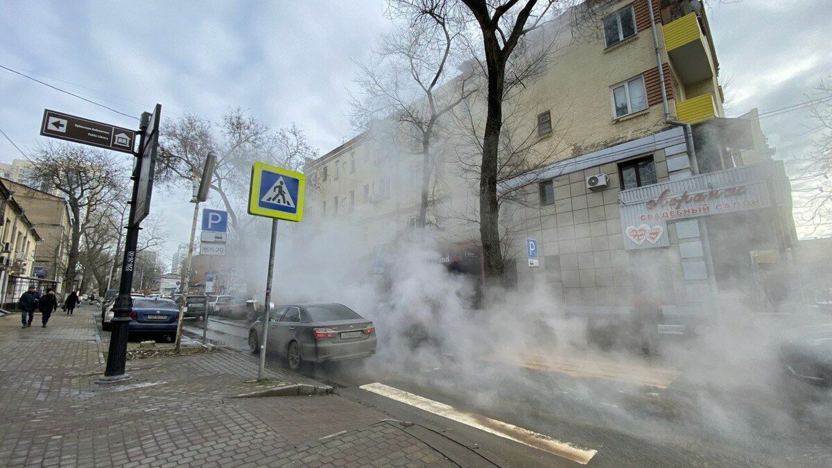     В Ростове-на-Дону на улице Суворова в понедельник, 16 января, произошла коммунальная авария, сообщают «Ростовские тепловые сети».