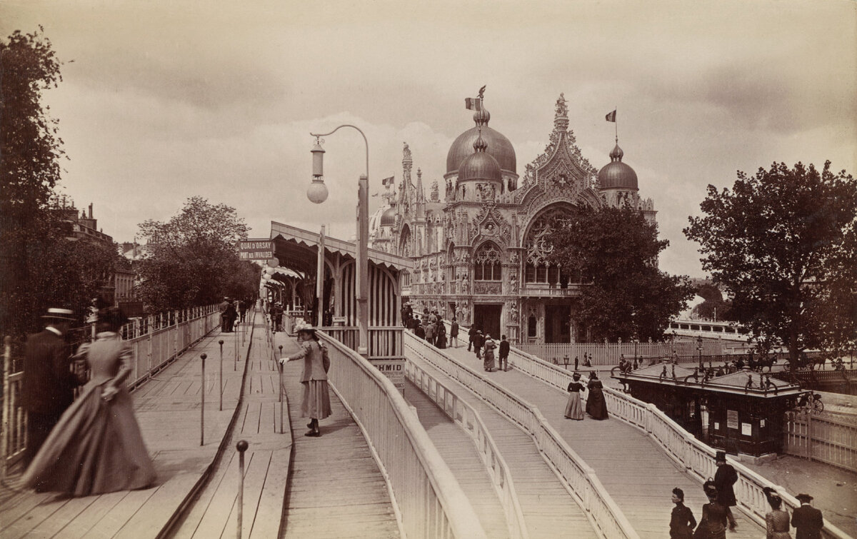 © public domain (Движущийся тротуар в Париже)