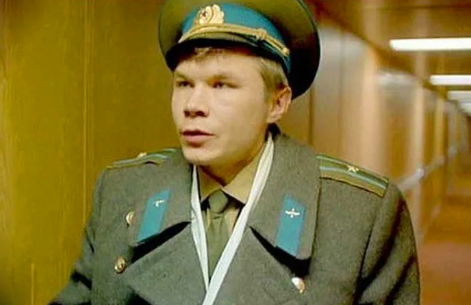 Александр Баширов - своеобразный актёр, который частенько играет различных чудиков. И получаются они у него блестяще. С юных лет Александр талантливо занимался живописью.-2