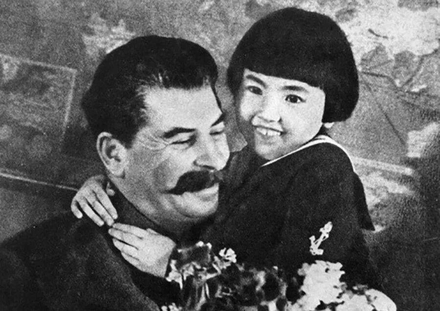      Иосиф Сталин и Энгельсина. 27 января 1936 года. Фото Михаила Калашникова