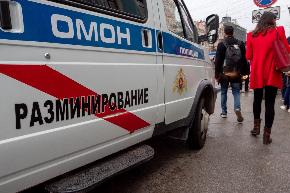     Подозрительный предмет с мигающими лампочками обнаружили жители Мурино Олег ЗОЛОТО