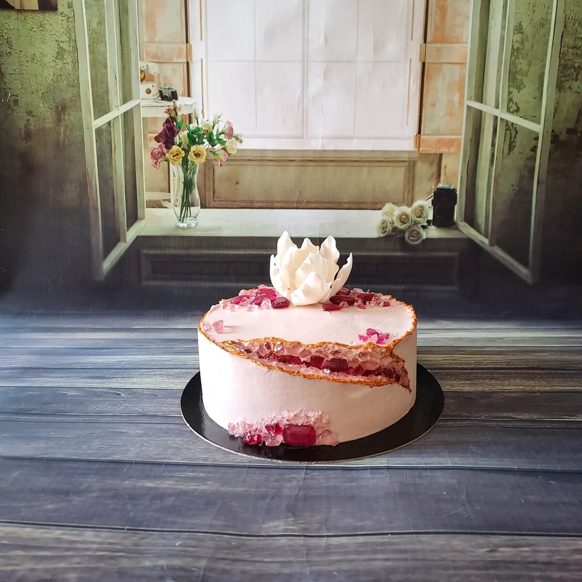 Торт с кристаллами 1,5кг. Фото автора.