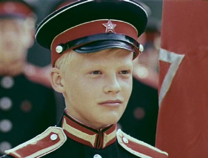 В галерее – кадры из кино «Алые погоны» и «Кортик»