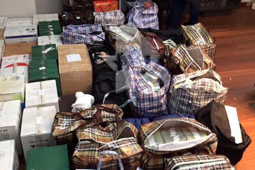 Фото изъятых у полковника Захарченко денег. Телеканал РЕН-ТВ,