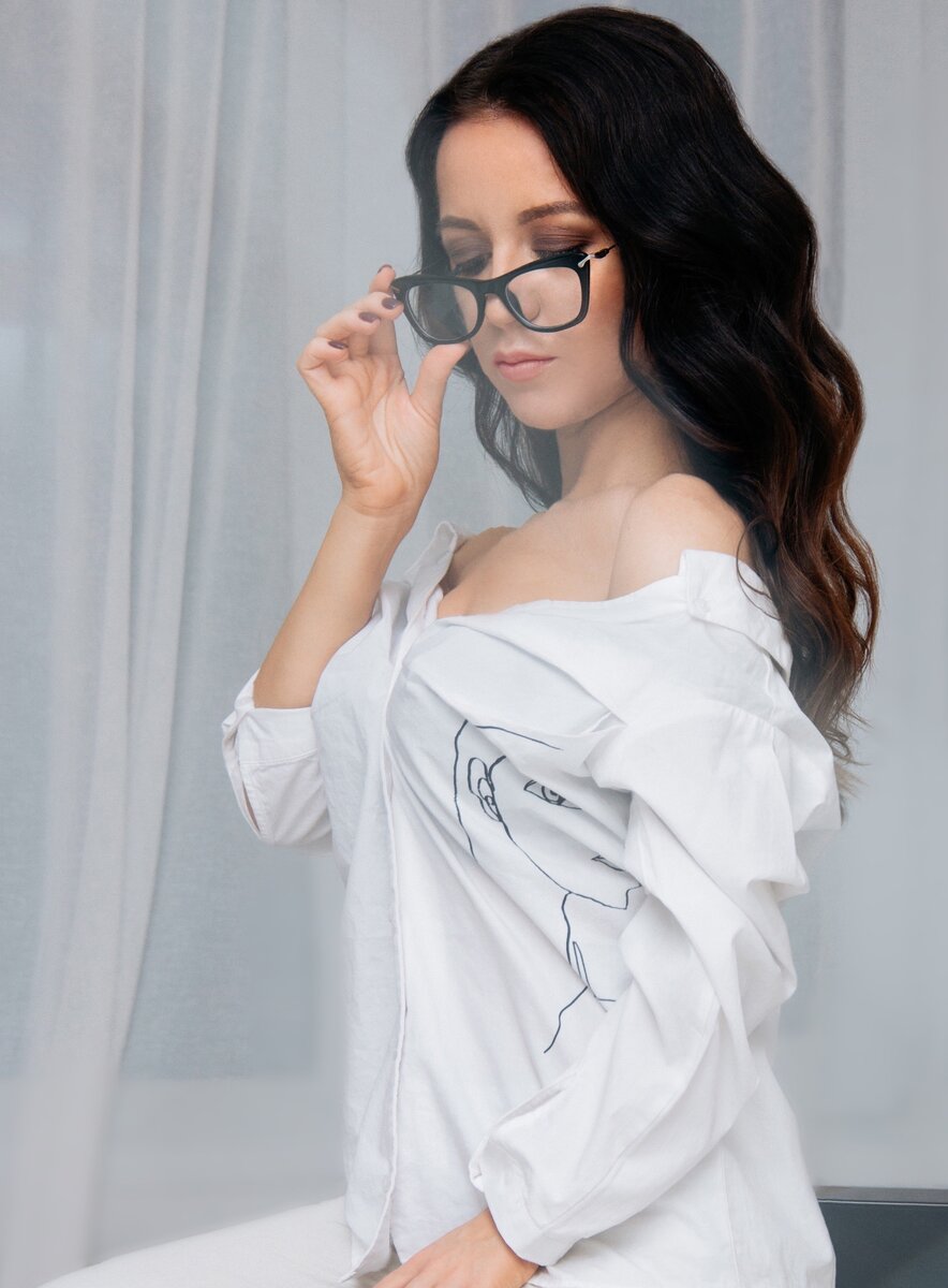 строю из себя умную)