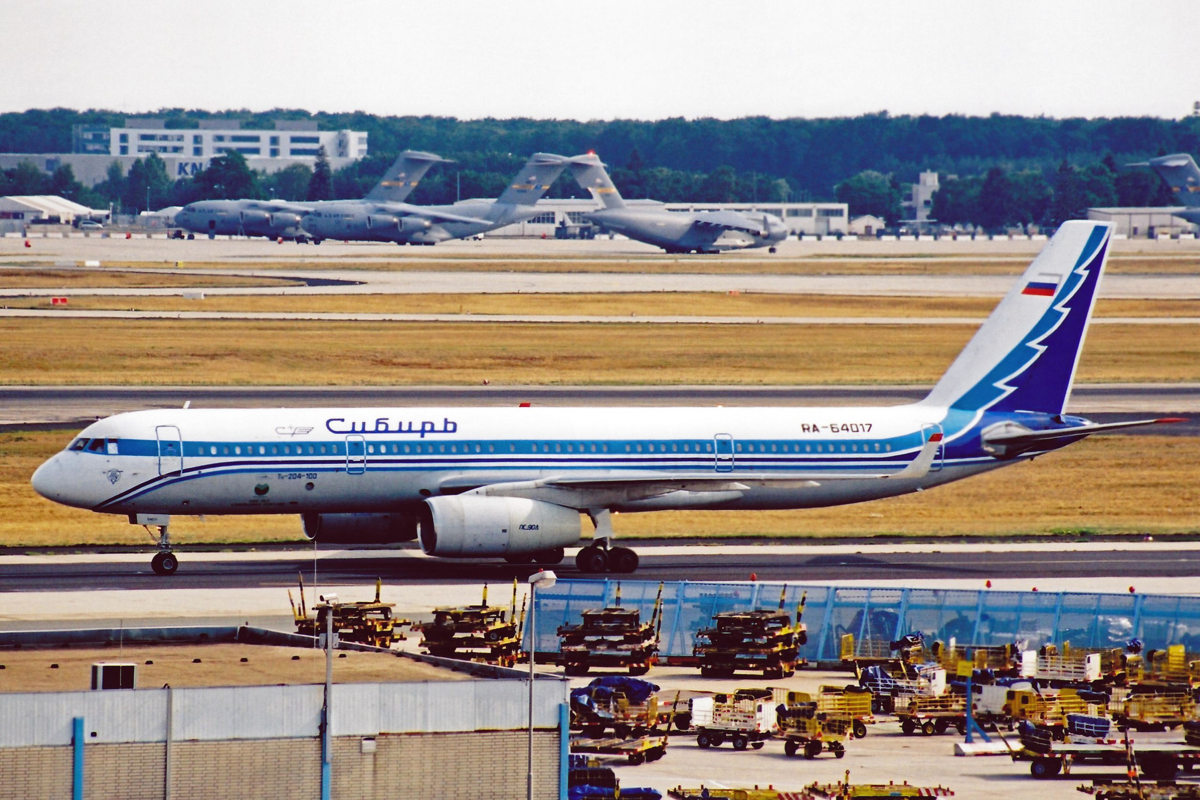 Ту-204-100 авиакомпании «Сибирь», 2003 год. Фотография взята с Wikipedia. 