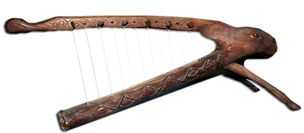 Первые музыкальные инструменты в истории. Казахский музыкальный инструмент Адырна. Адырна струнный музыкальный инструмент. Доисторические музыкальные инструменты. Первобытные музыкальные инструменты.
