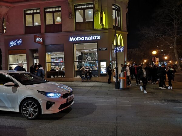 Как видите McDomalds объеденен с  McCafe.