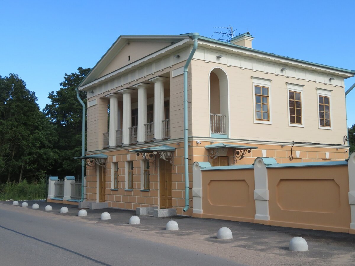 Село новгородское. Путевой дворец Коростынь. Коростынь достопримечательности.