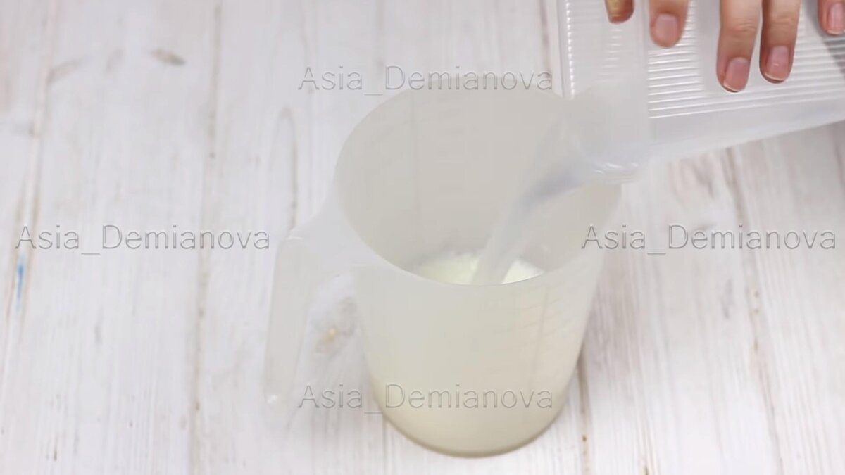 Смешиваем со 150 граммами воды...