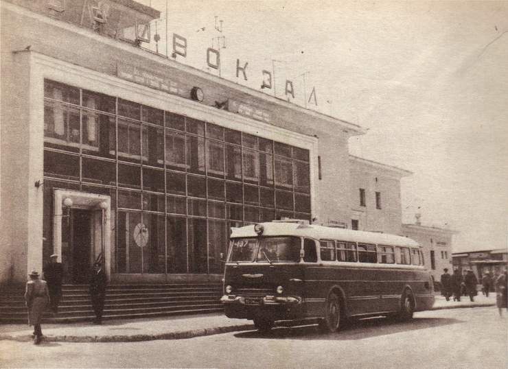 Автовокзал города самары. Старое здание аэропорта Самара. Аэропорт Куйбышев Самара. Старый вокзал Самара Куйбышев. Куйбышев Пригородный автовокзал.