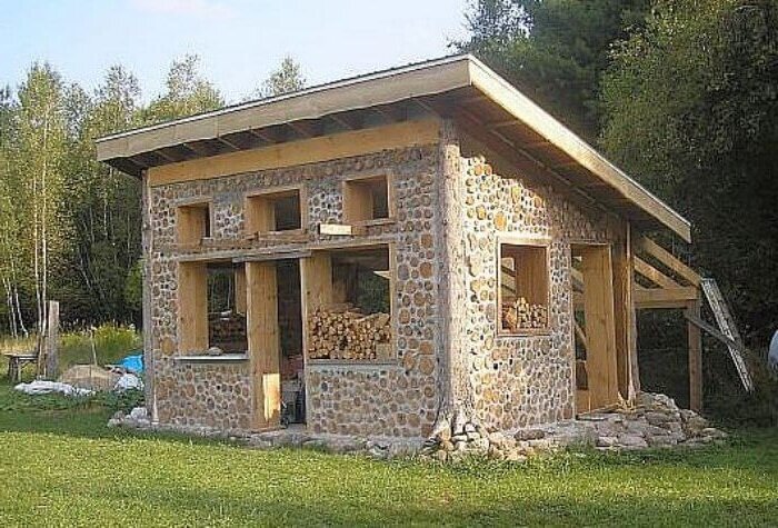 Дачный дом из глины и дров