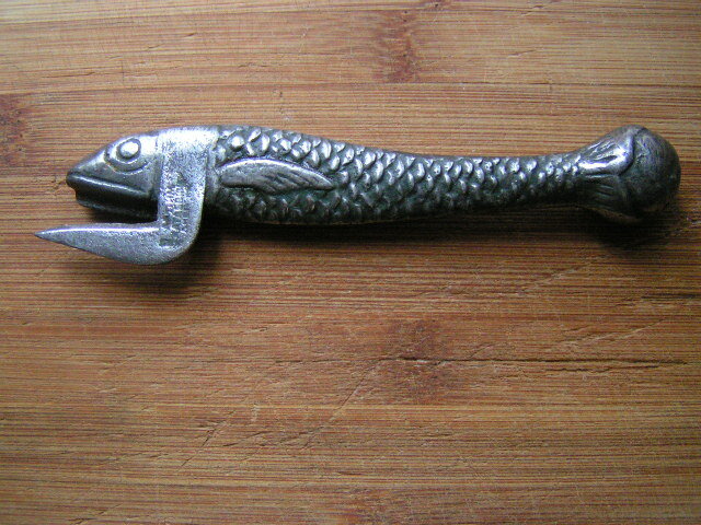 Это ранний консервный нож.