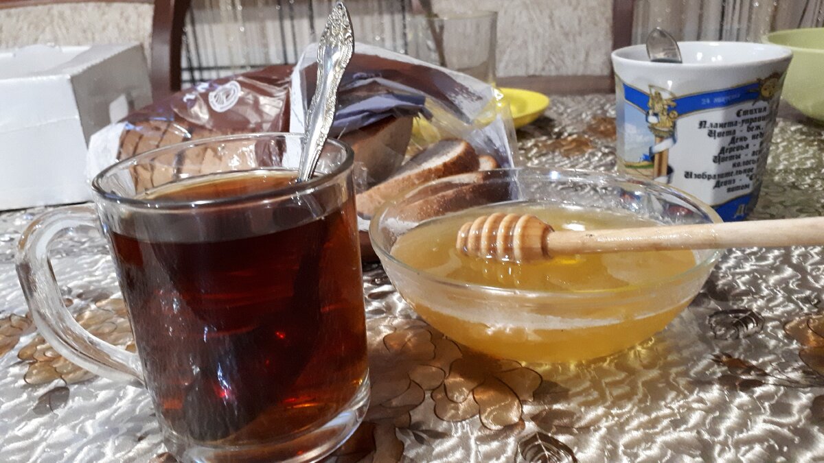 Фото из личного архива. Чай пью теперь с мёдом