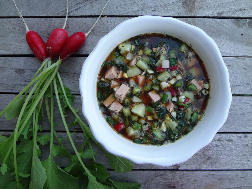 Простой рецепт вкусной классической окрошки с вареной колбасой на квасе ...