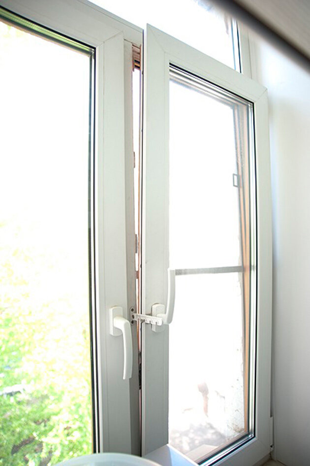 откидные окна