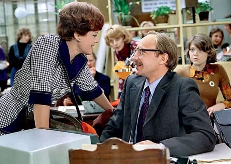 кадр из х/ф "Служебный роман", реж. Э. Рязанов, Мосфильм, 1977 год