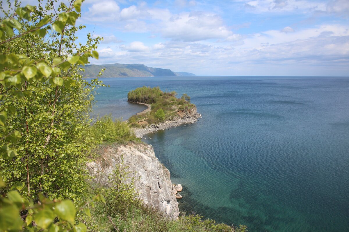 Скала Шаманка на Байкале Слюдянка