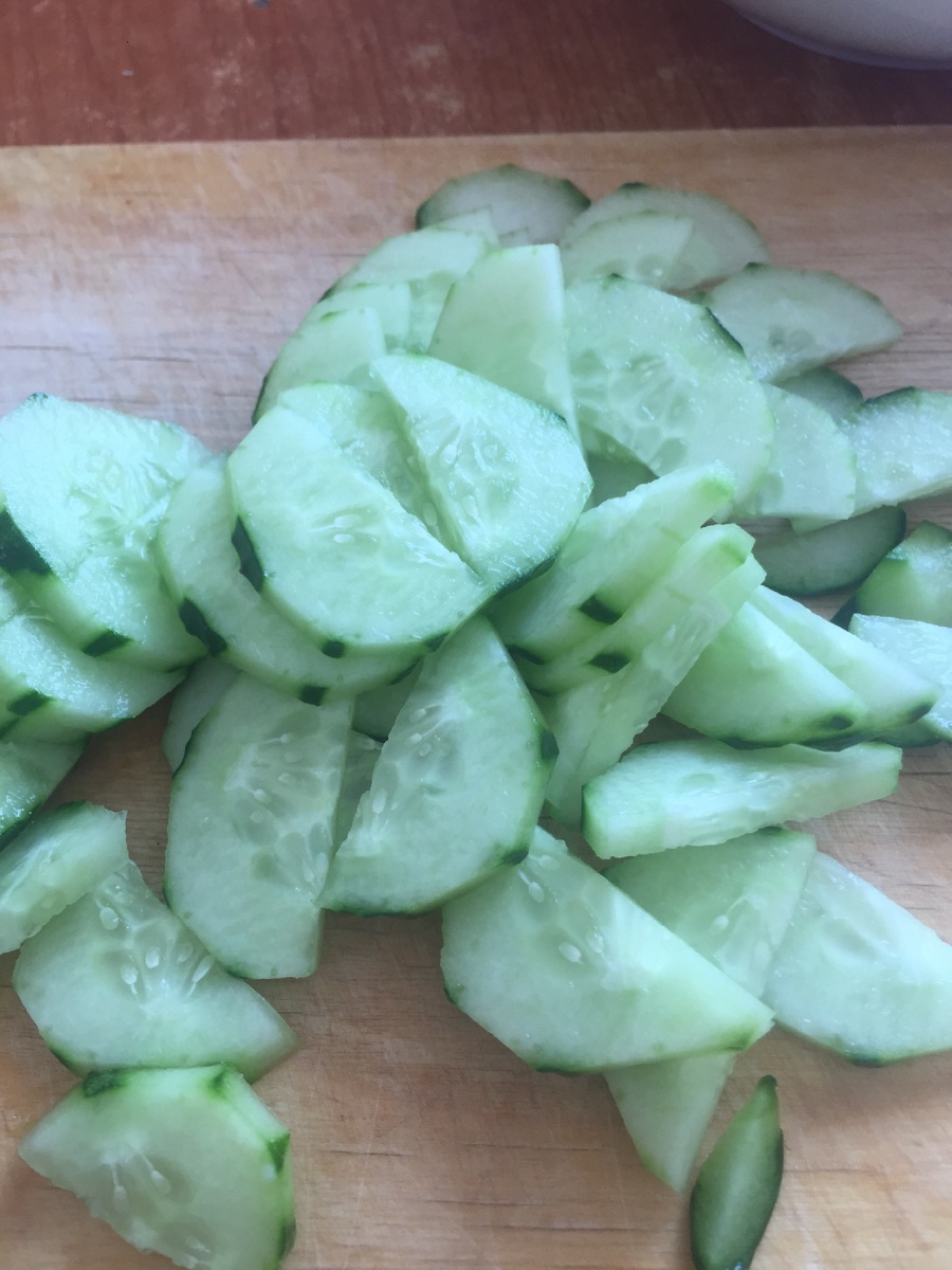 Огурцы дольками 