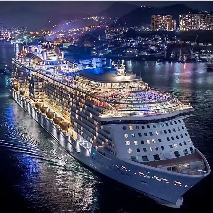 Есть люди, которые уже находятся в круизном бизнесе и человек, который меня пригласил - не исключение. Это моя дорогая @anna.antipina 😘, за что ей огромное спасибо! Случилось это в 2019 году, Аня написала мне и пригласила на презентацию круизного бизнеса. Кстати с Аней познакомились мы в роддоме, почти 6 лет тому назад. С тех пор мы с ней и общаемся. ( Но это уже другая история）Вообще вы верите в то, что встречи не случайны ? Я ДА!  Так вот, Аня пригласила меня на презентацию, и я влюбилась с первого раза в этот бизнес, в эту идею! В эти возможности! Да это же самое крутое, что можно было придумать в сетевом бизнесе! Да, пришла я не сразу, но на то были свои причины. Главное что сейчас я здесь. И только время покажет, каких результатов я добьюсь в этом интересном бизнесе. Аню благодарю за приглашение путешествовать и зарабатывать.
Как видите попасть в наш клуб путешественников легко, а запросить презентацию о бизнесе еще проще 😉 
Кстати, именно эта картинка висит у меня на карте желаний