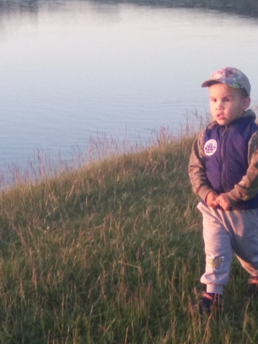 Вот он везде успеет.