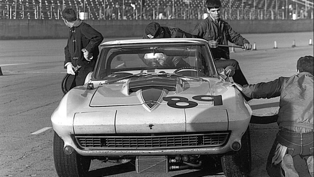Категория - "Ультра-редкий":  Chevrolet Corvette L67 1967 года может стать самым дорогим, проданным на аукционе  Торговый дом  Mecum выставил на продажу одну из 20 моделей L88, построенная в 1967 году-1-2