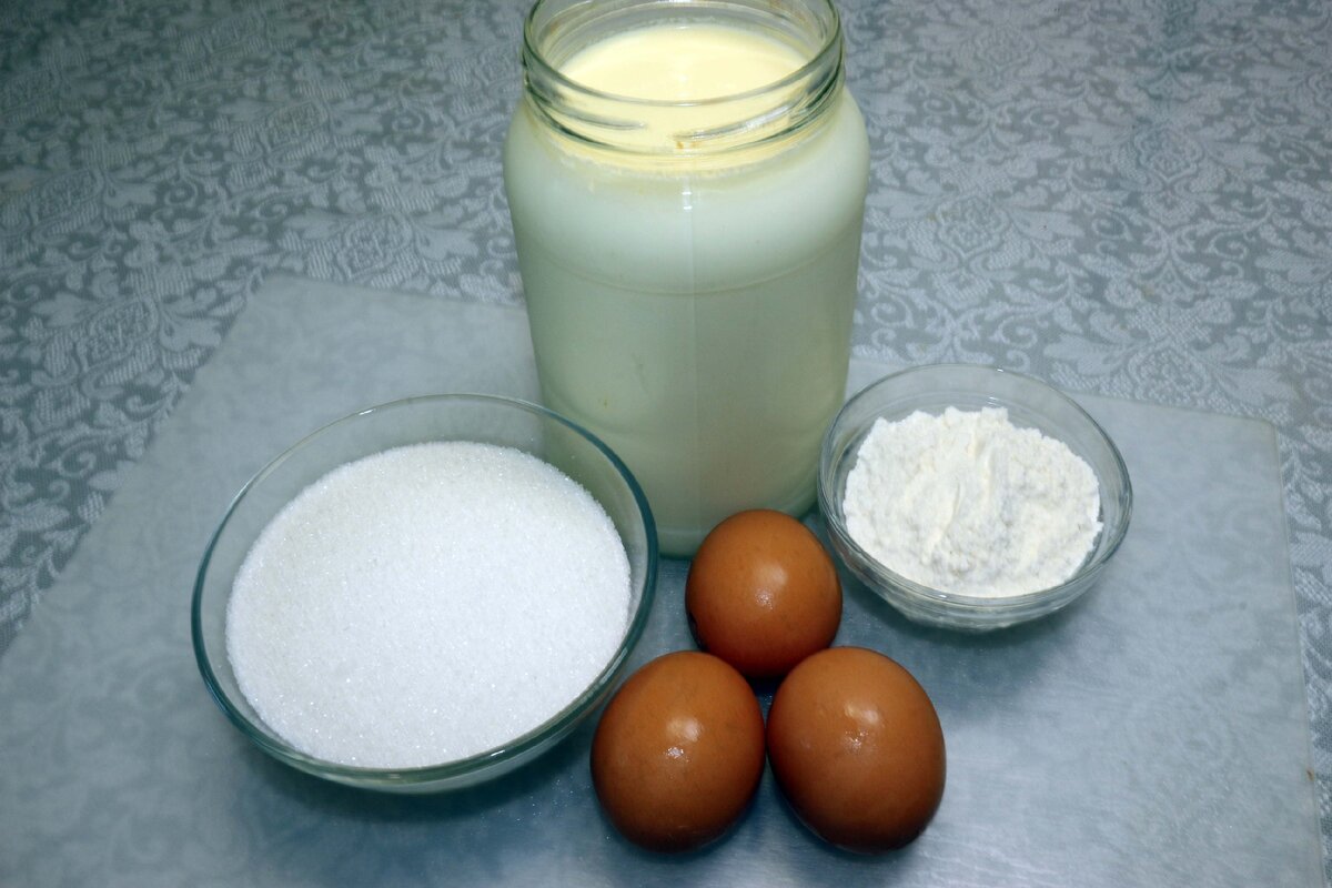 Что можно сделать из сахара и молока. Заготовки из молока. Молоко и яйца. Молоко яйца сахар. Мороженое из молока и яиц.