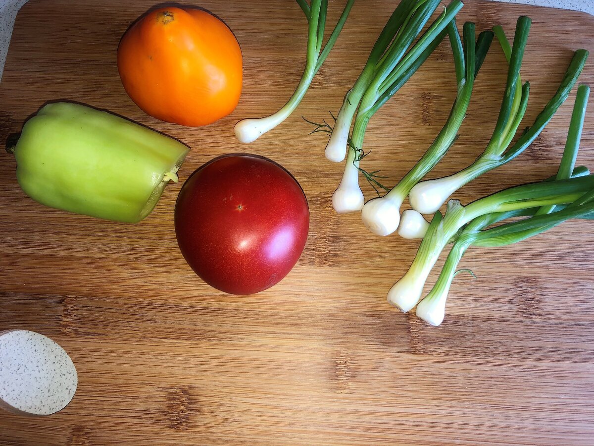 Это бамбуковая разделочная доска. Моя новенькая.