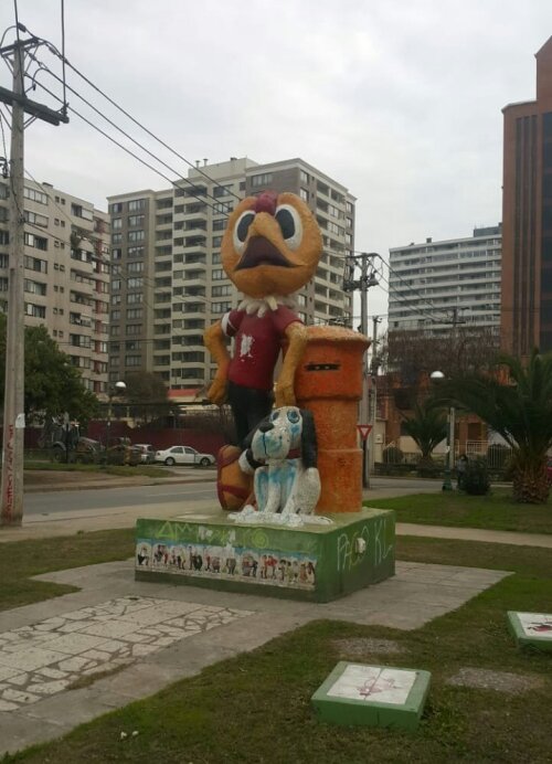 Это  тот самый памятник, Кондорито и его собачка Вашингтон. Правда, монумент  слегка пострадал в результате октябрьских актов вандализма.