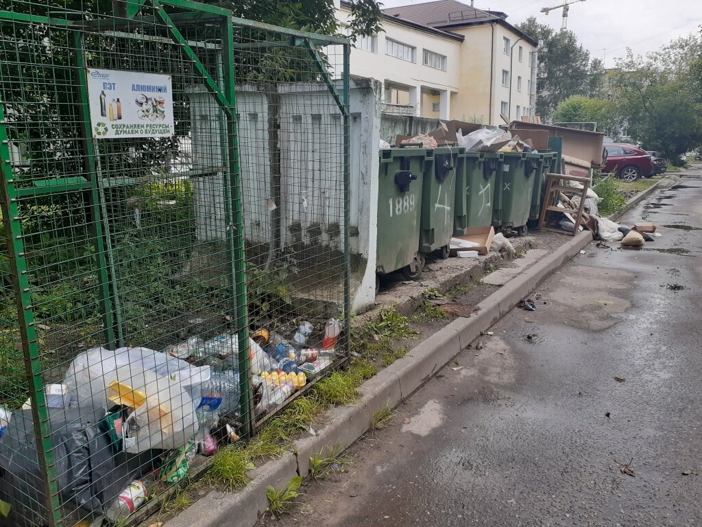 Свалка рядом с "Пятерочкой" на Волоколамском проспекте