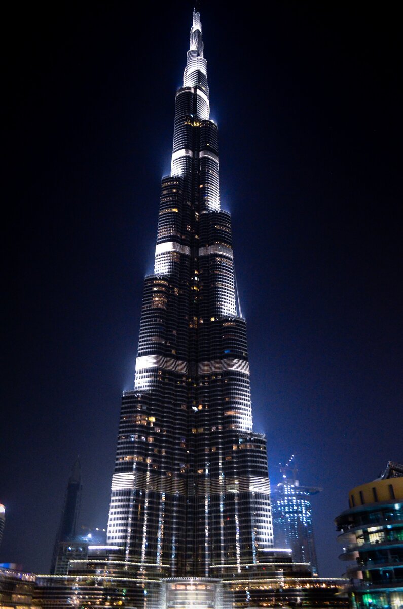 Это здание смогло влезть только на вертикальное фото 