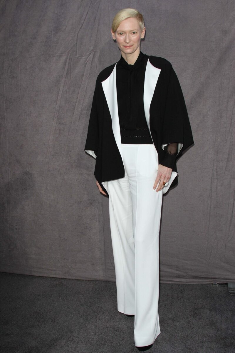 Умение быть разной, но быть собой и не думать, что о тебе подумают другие, - это редкий талант. И Тильда им обладает 