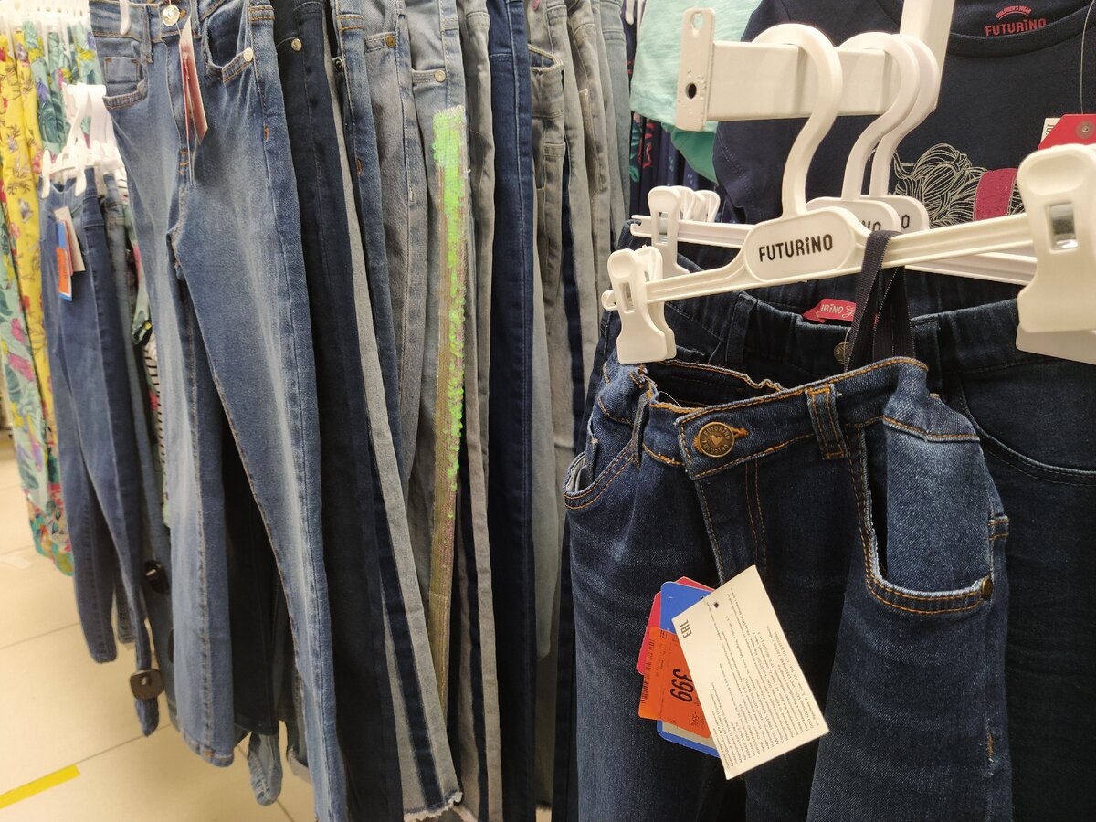 Распродажа джинсов в Детском мире