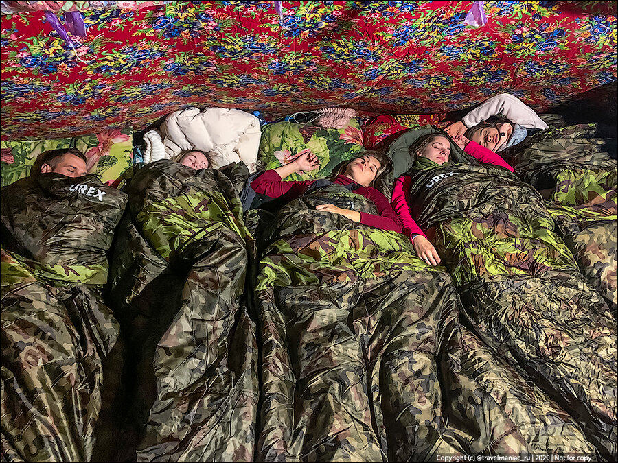 — А как мы будем спать? Там отель рядом с чумом или нужно будет ехать? — наша Катя, как обычно, задала вопрос, от которого брызнули слёзы из глаз.-5