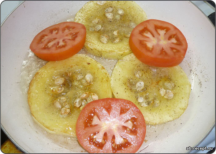 Фирменный рецепт. Кабачок с помидорами в омлете.