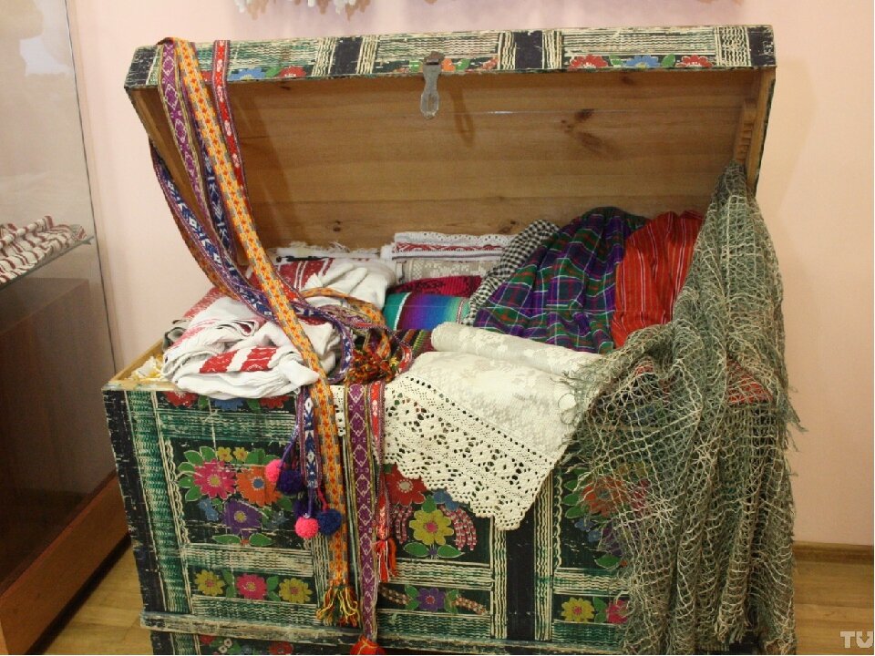 Фото из  открытого  доступа. ПРИМЕРНО  ТАК  И  ВЫГЛЯДЕЛ   БАБУШКИН   СУНДУК