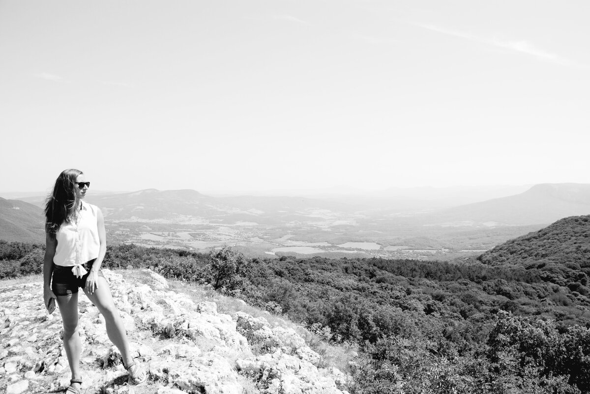 Сквозь пелену прошедших лет
Смотря на взлёты и паденья
Я понимаю, что судьба
Даёт нам право на ученье

Поступок каждый как урок
Нам школа жизни предлагает
Усвоил знание,  вперёд
А коли нет, так выполни заданье

Из года в год из века в век
Накопит знанья человек
Идя велением вершин
Получит опыт для души


Не ругайте себя, не мучайтесь!
Благодарите и радуйтесь, тому бесценному опыту, приобретённому в этой жизни.

С Любовью Олеся А. ❤️

Ставьте 👍и подписывайтесь , рада каждому гостю🤗






