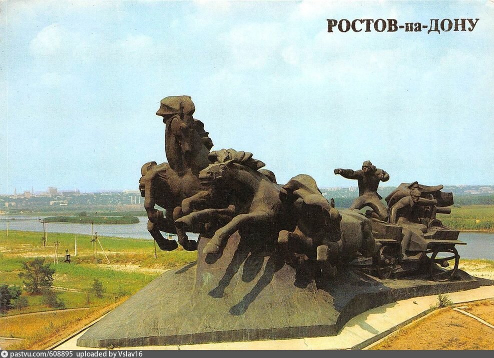 Памятник "Тачанка". Фото В. Полякова, "Плакат", Москва, 1985. Тип. Изд. "Коммунар".