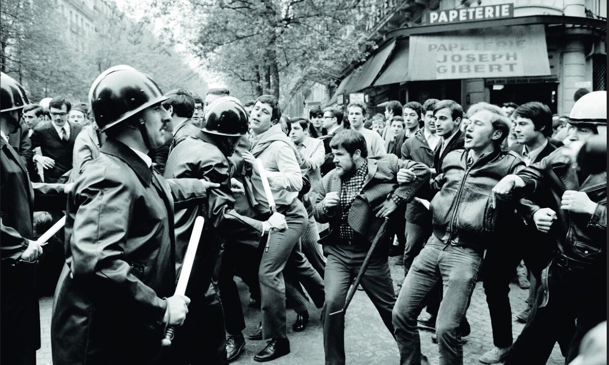 Студенческие бунты в мае 1968 года в Париже. Фото из открытого источника в Яндексе