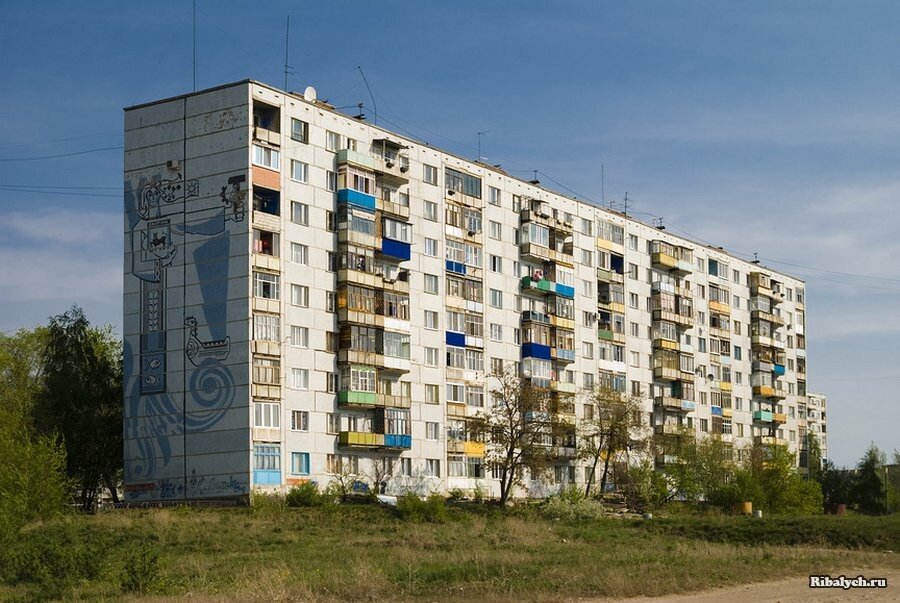 Брежневки в москве. Советская 9 этажка. Брежневка 5 этажка. Панельные девятиэтажки 80-х. 9-Ти этажка Ангарск.