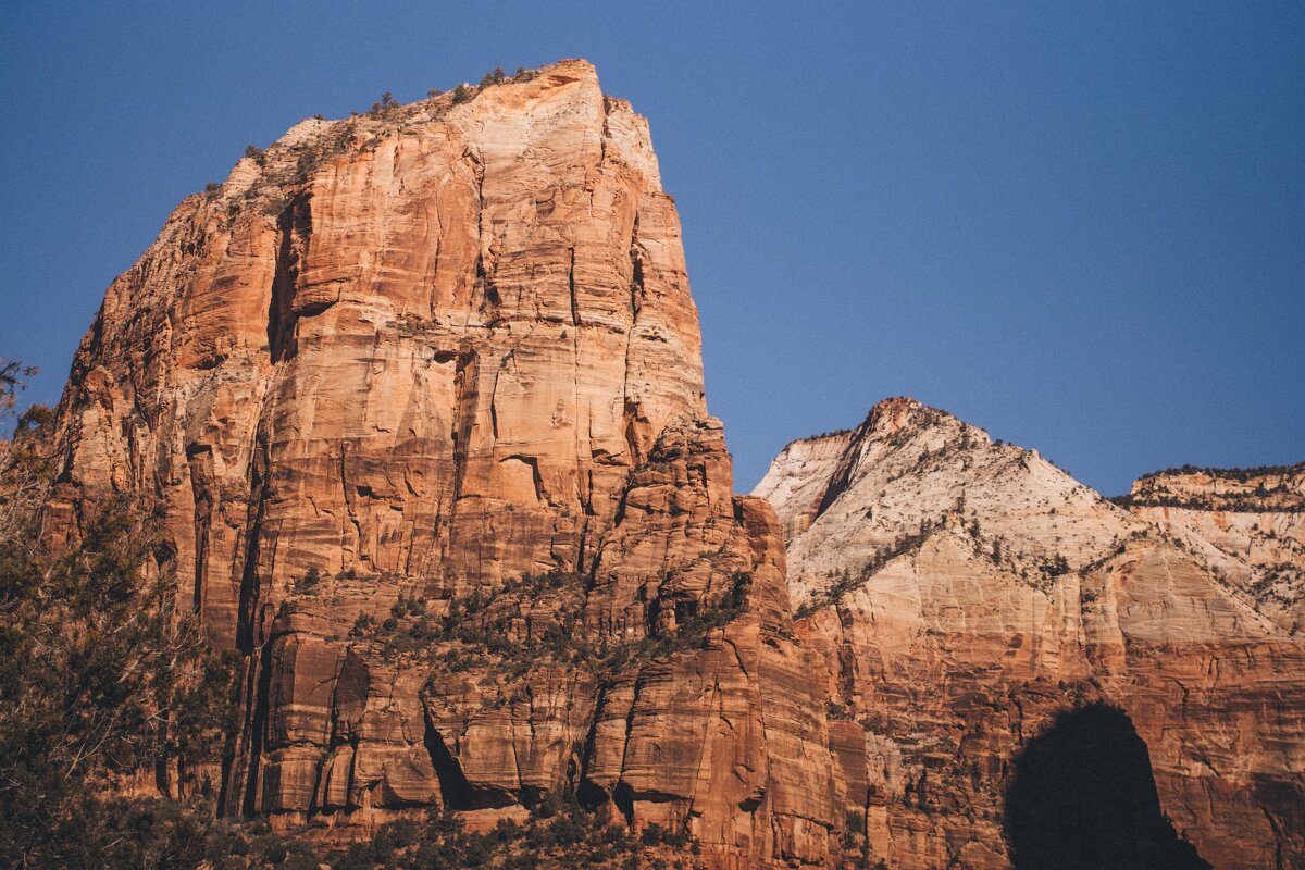 Вот такие пейзажи открываются по дороге. 