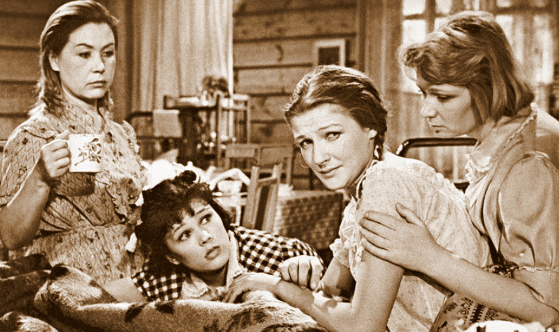 кадр из фильма «Девчата»