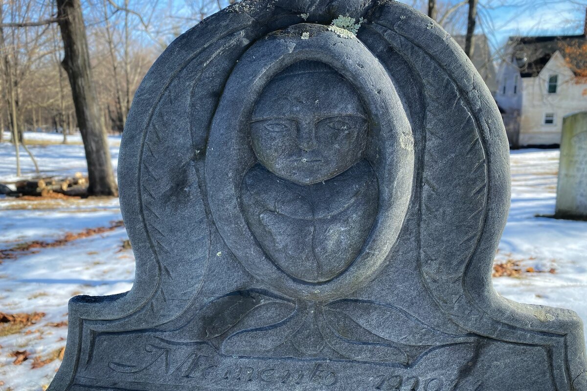 Могила на кладбище в Честере, штат Нью-Хэмпшир, США