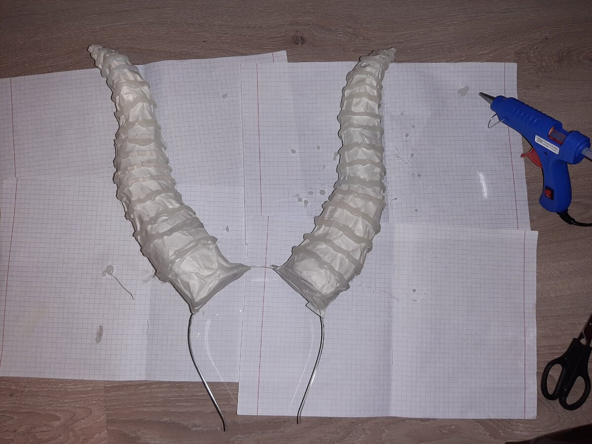 Рога из картона своими руками. Рога из пенопласта. Рога своими руками из подручных материалов. Сделать рога малефисенты. Мастер класс рога.