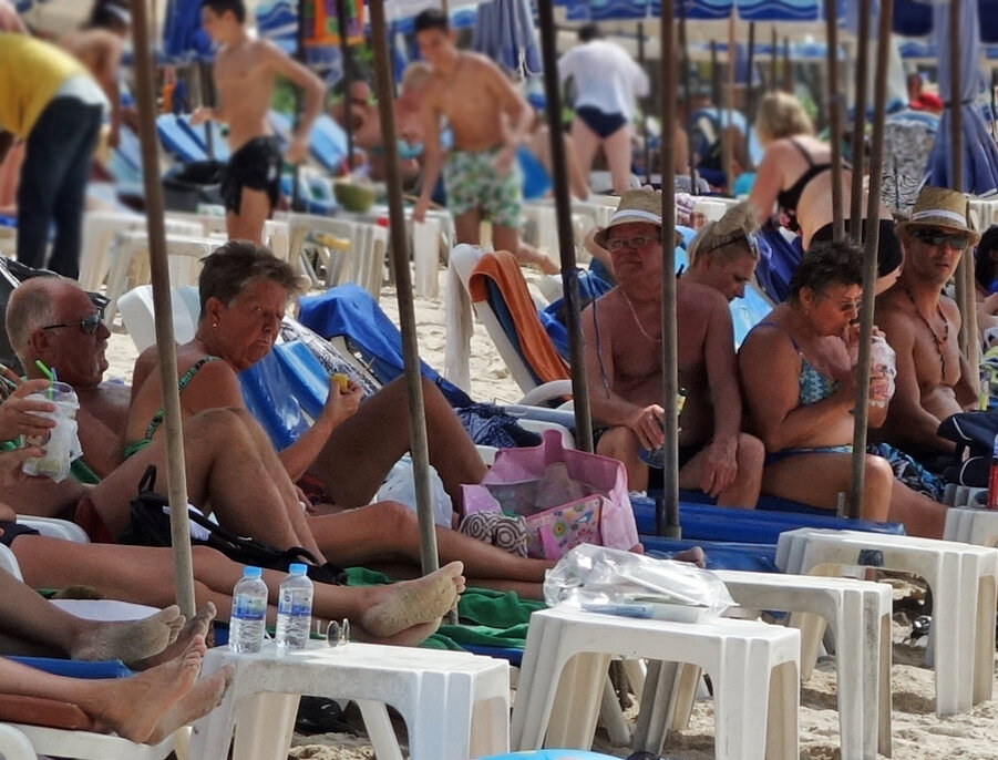 Фото: европейские туристы на Пхукете (Таиланд)