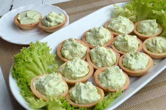 тарталетки с авокадо