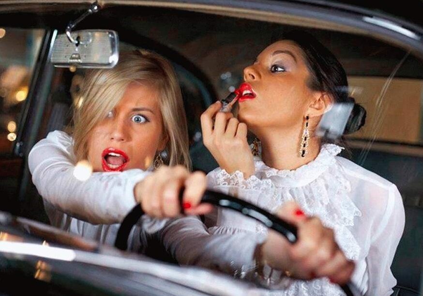 Женщины за рулем - это тоже анекдот...