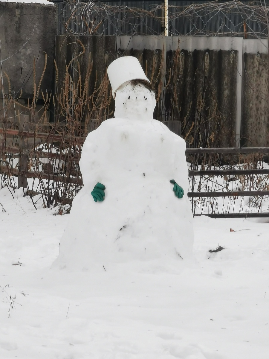 Снежная баба. Авторское фото.