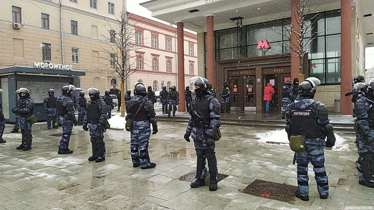 Приехали друзья из Франции и в шоке. Почему в Москве столько полиции на  улицах? | Interjournalist Maxim Novikovski | Дзен