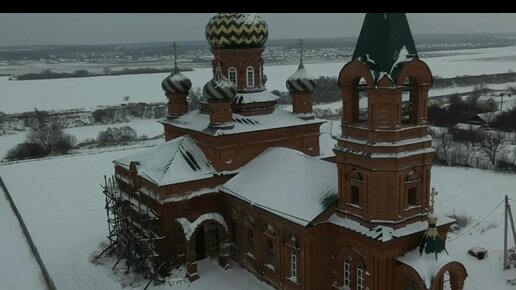 Красивая старая церковь на берегу Дона в Воронежской области